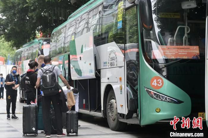 刘氏见说不过杨若晴，忙地奔向孙氏，将刚才杨若晴那番话去跟孙氏那说。